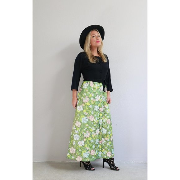 1960's Quilted Hostess Dress // Women's Size Small to Medium // Party Dress - Picture 4 of 9